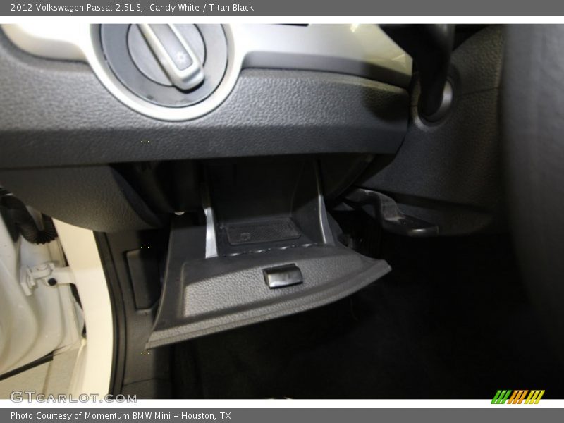 Candy White / Titan Black 2012 Volkswagen Passat 2.5L S