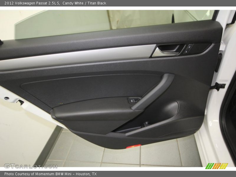 Candy White / Titan Black 2012 Volkswagen Passat 2.5L S