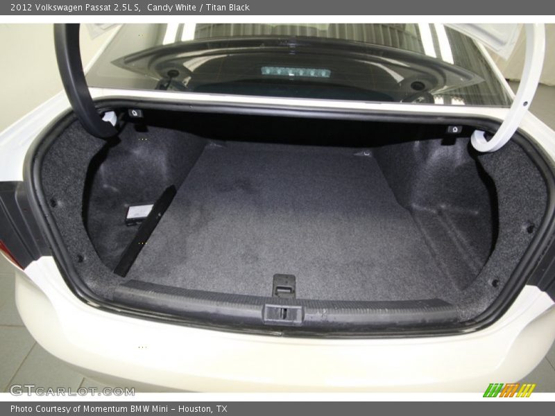 Candy White / Titan Black 2012 Volkswagen Passat 2.5L S