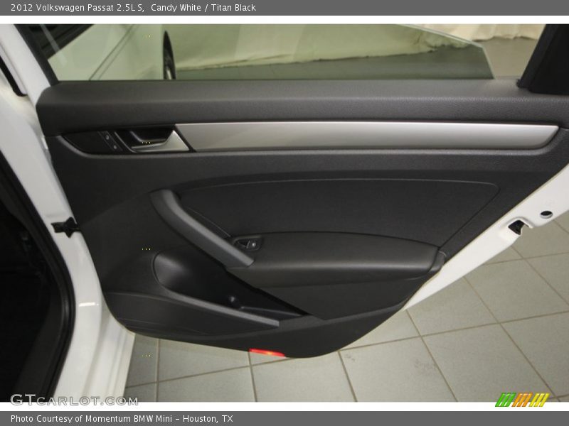 Candy White / Titan Black 2012 Volkswagen Passat 2.5L S
