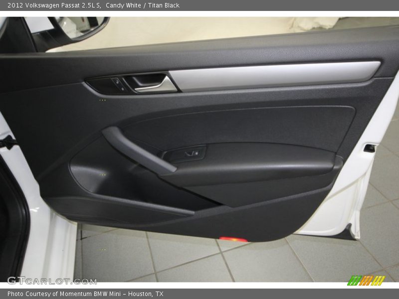 Candy White / Titan Black 2012 Volkswagen Passat 2.5L S
