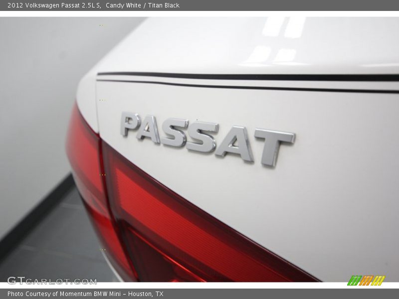 Candy White / Titan Black 2012 Volkswagen Passat 2.5L S