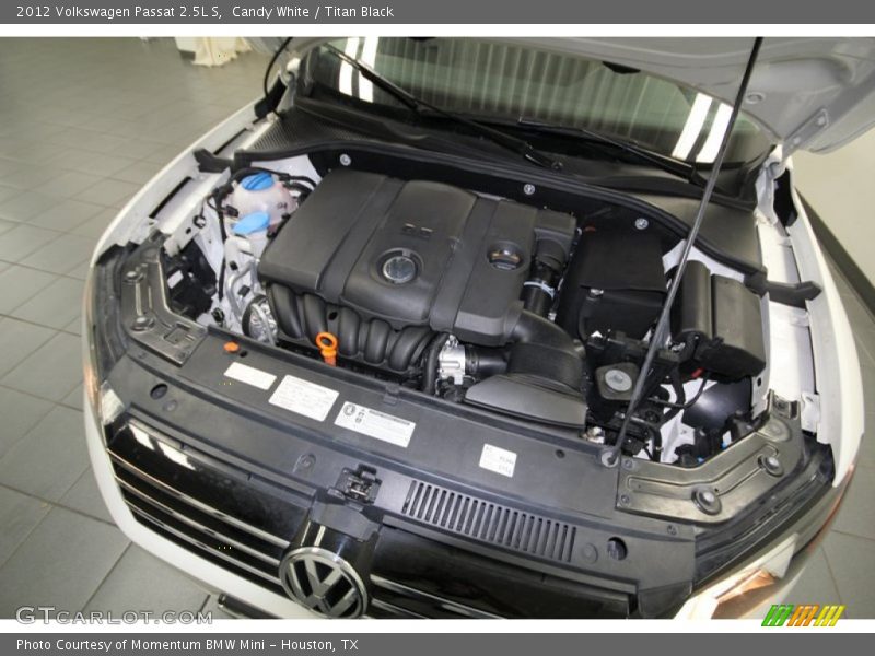 Candy White / Titan Black 2012 Volkswagen Passat 2.5L S