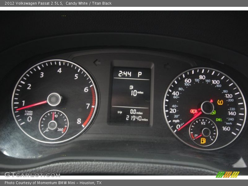 Candy White / Titan Black 2012 Volkswagen Passat 2.5L S