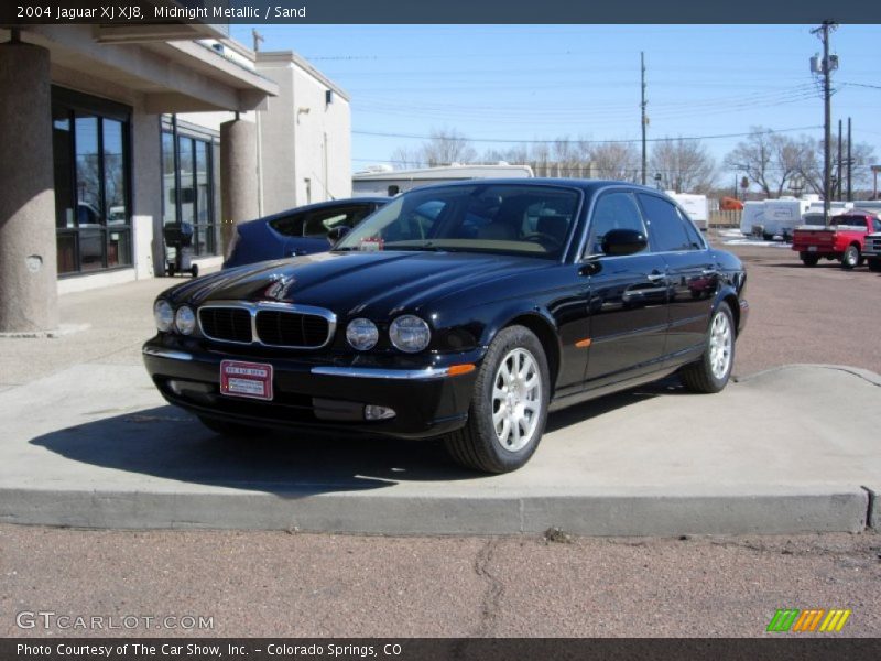 Front 3/4 View of 2004 XJ XJ8