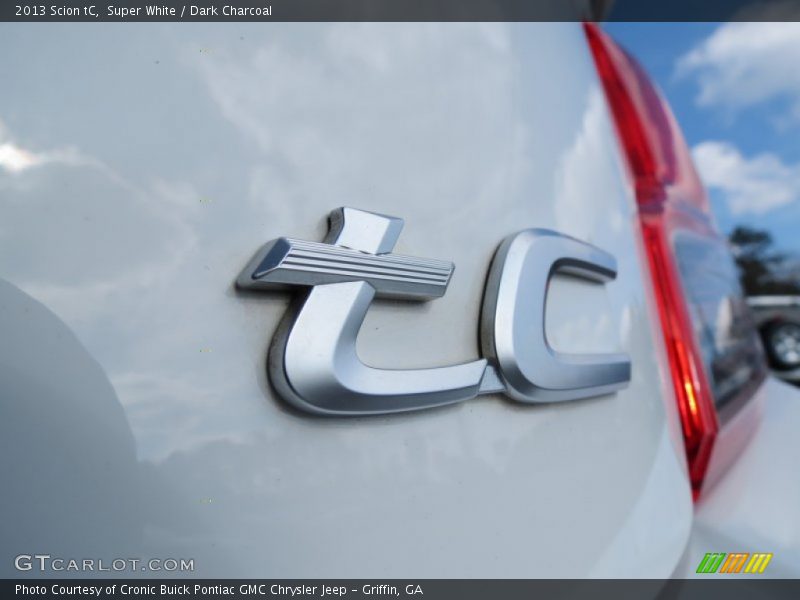 Super White / Dark Charcoal 2013 Scion tC