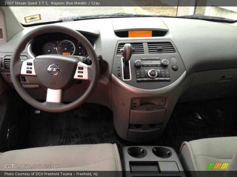 Dashboard of 2007 Quest 3.5 S