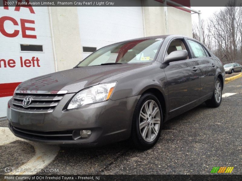 Front 3/4 View of 2007 Avalon Limited