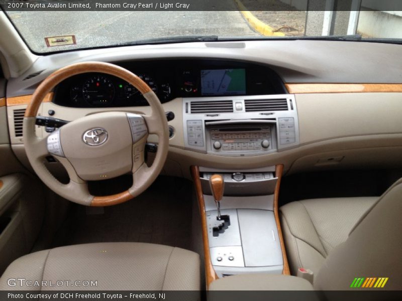 Dashboard of 2007 Avalon Limited