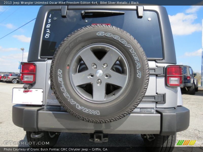  2013 Wrangler Unlimited Oscar Mike Freedom Edition 4x4 Wheel