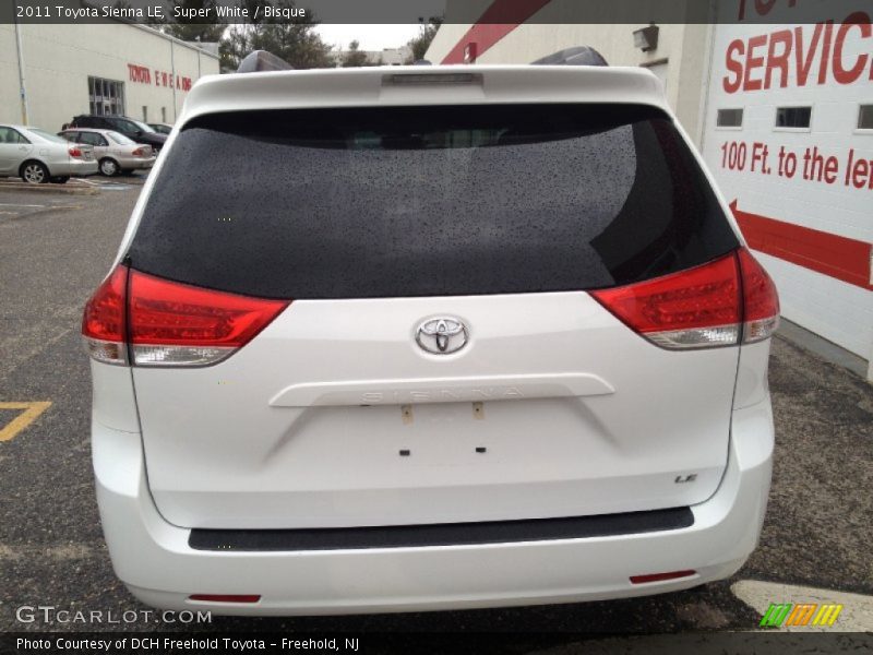 Super White / Bisque 2011 Toyota Sienna LE
