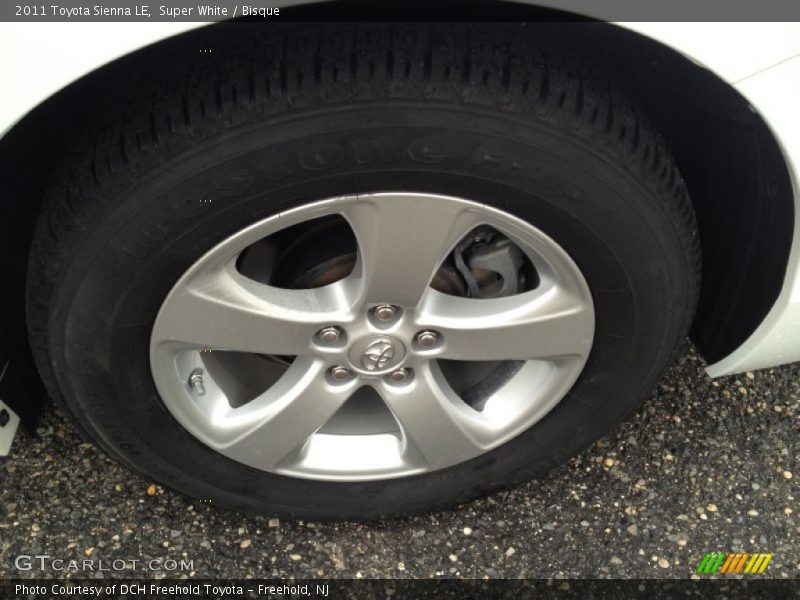 Super White / Bisque 2011 Toyota Sienna LE