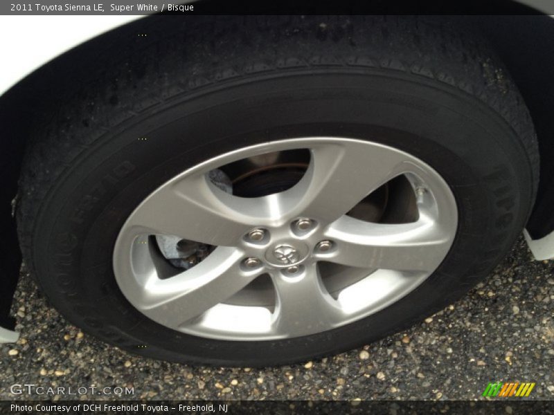 Super White / Bisque 2011 Toyota Sienna LE