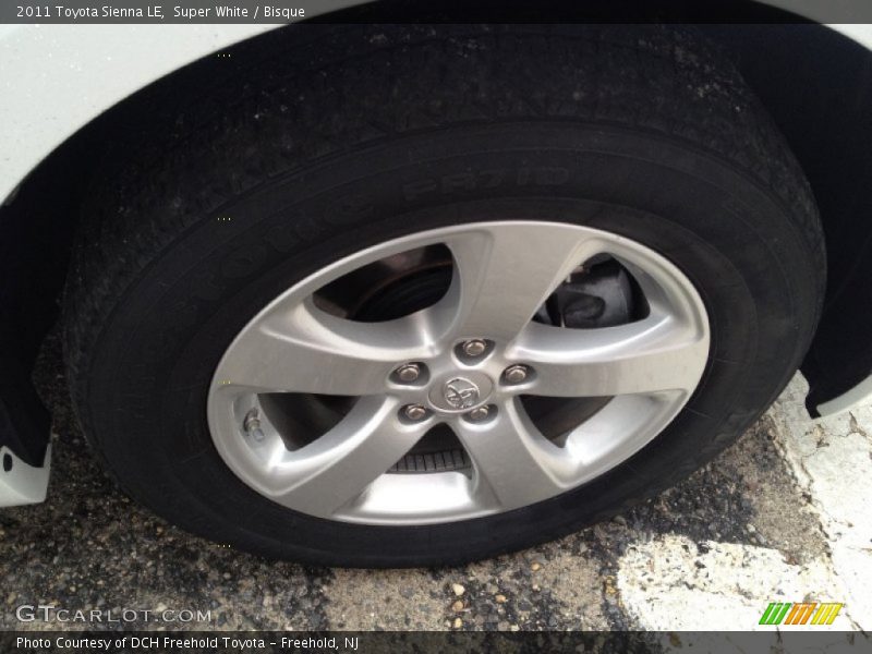 Super White / Bisque 2011 Toyota Sienna LE