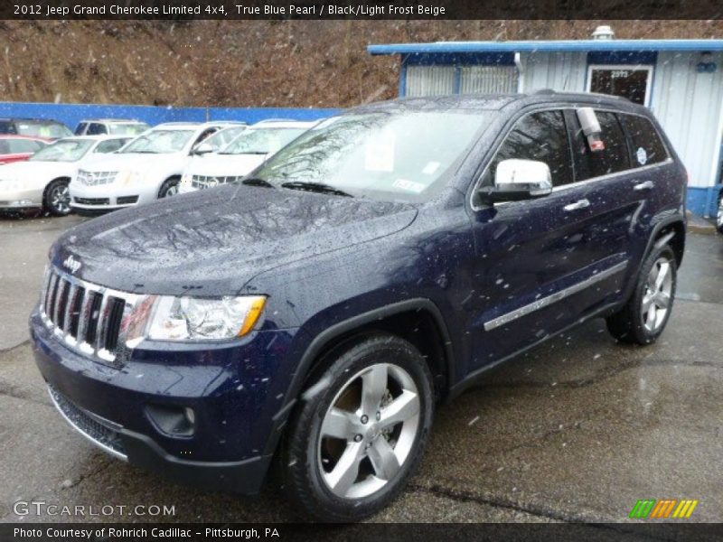 Front 3/4 View of 2012 Grand Cherokee Limited 4x4