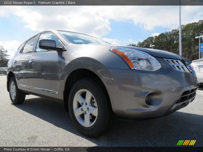 Front 3/4 View of 2013 Rogue S