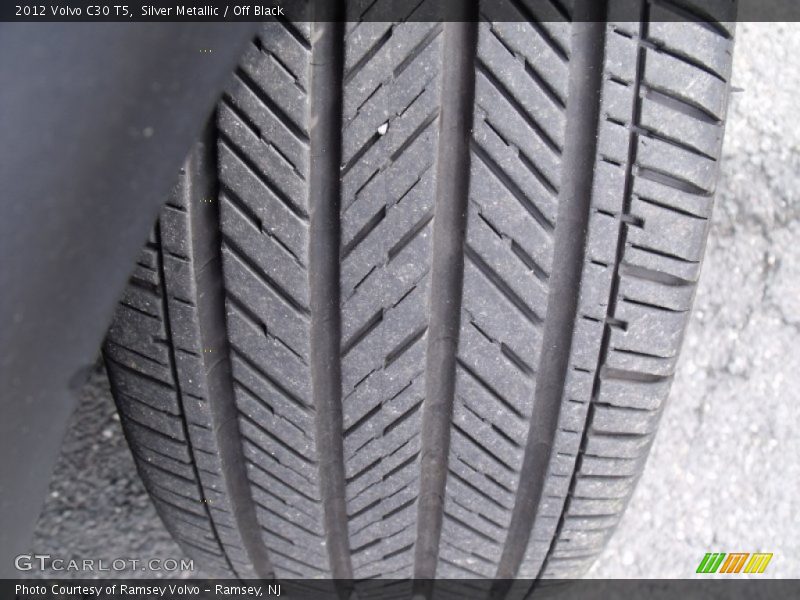 Silver Metallic / Off Black 2012 Volvo C30 T5