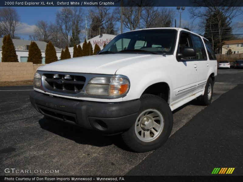 Front 3/4 View of 2000 Explorer XL 4x4