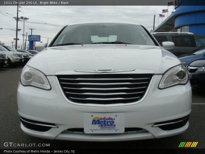 Bright White / Black 2011 Chrysler 200 LX