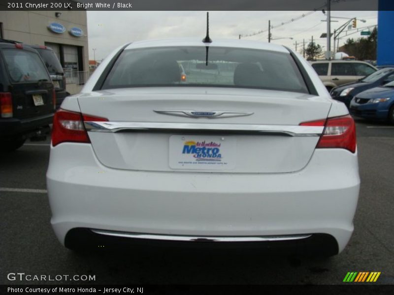 Bright White / Black 2011 Chrysler 200 LX
