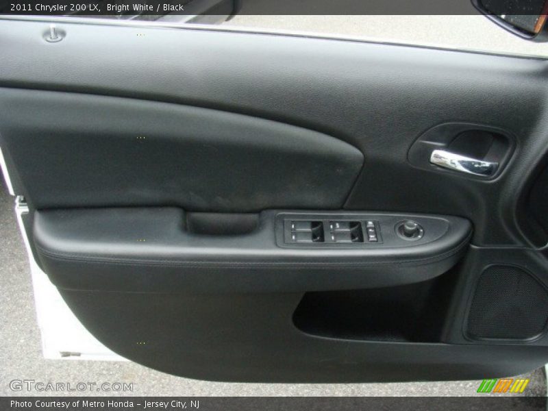 Bright White / Black 2011 Chrysler 200 LX