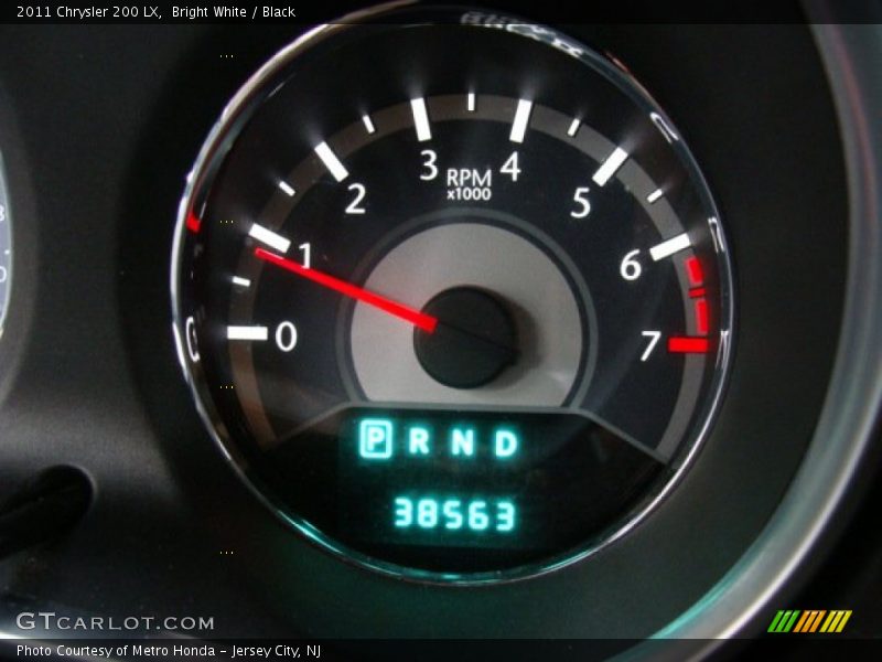 Bright White / Black 2011 Chrysler 200 LX