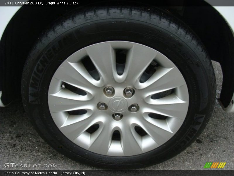 Bright White / Black 2011 Chrysler 200 LX