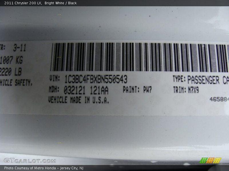 Bright White / Black 2011 Chrysler 200 LX
