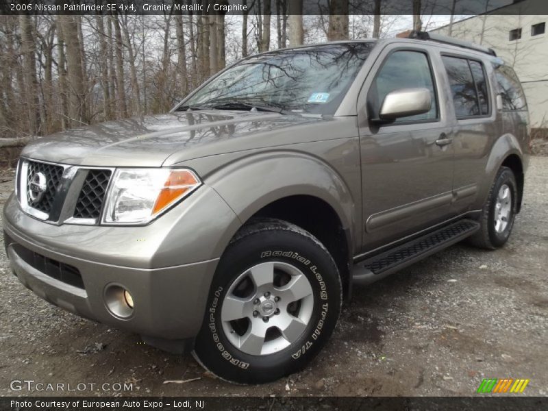 Front 3/4 View of 2006 Pathfinder SE 4x4