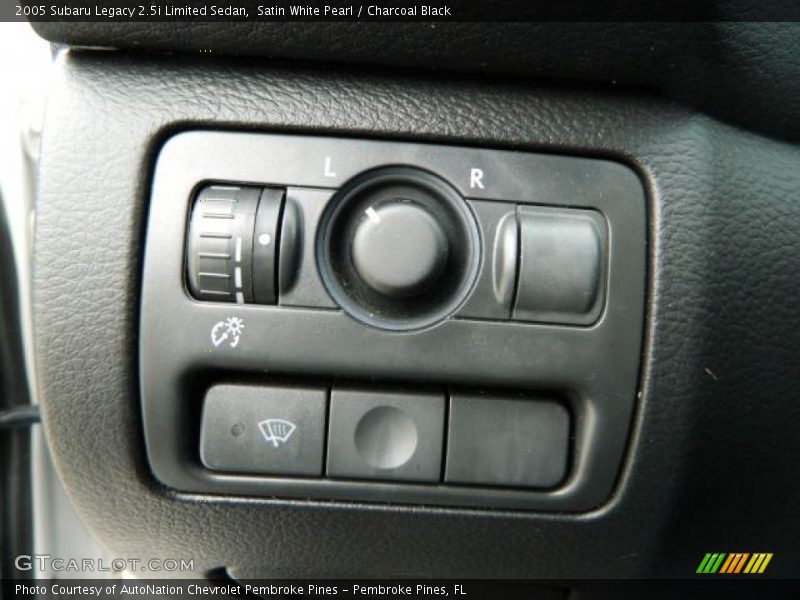 Controls of 2005 Legacy 2.5i Limited Sedan