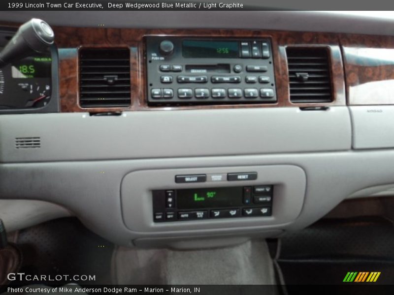 Deep Wedgewood Blue Metallic / Light Graphite 1999 Lincoln Town Car Executive