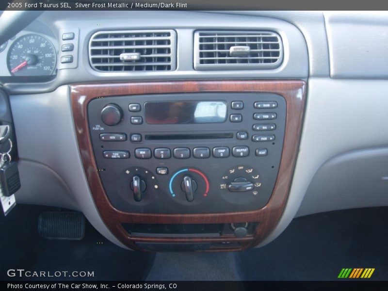 Silver Frost Metallic / Medium/Dark Flint 2005 Ford Taurus SEL