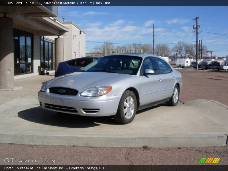 Front 3/4 View of 2005 Taurus SEL