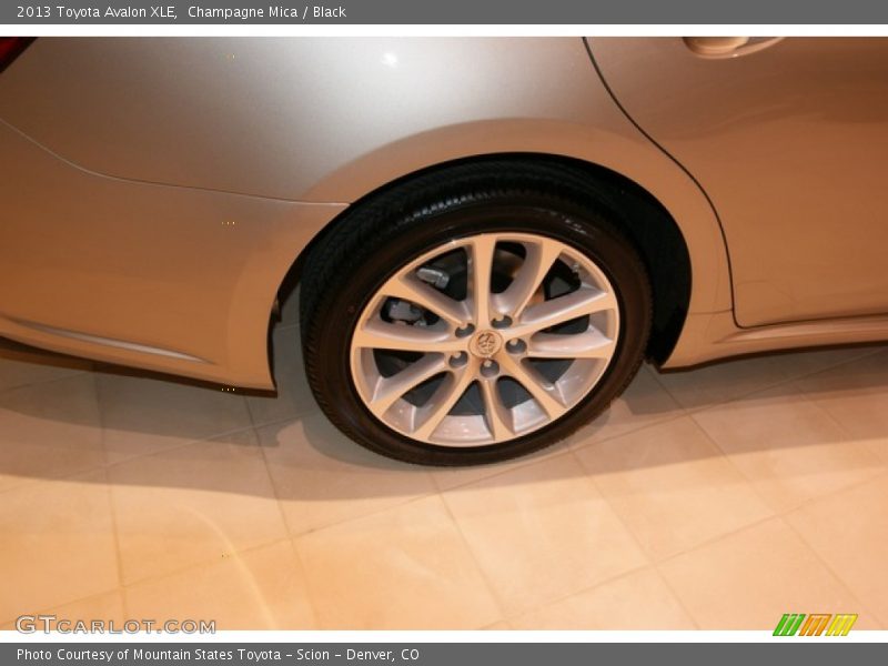 Champagne Mica / Black 2013 Toyota Avalon XLE
