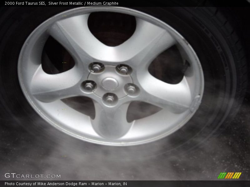 Silver Frost Metallic / Medium Graphite 2000 Ford Taurus SES