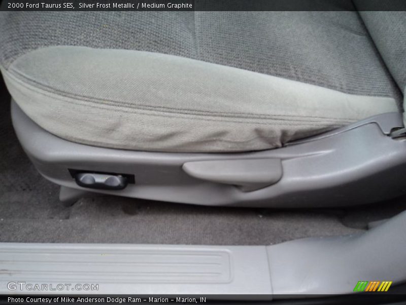 Silver Frost Metallic / Medium Graphite 2000 Ford Taurus SES