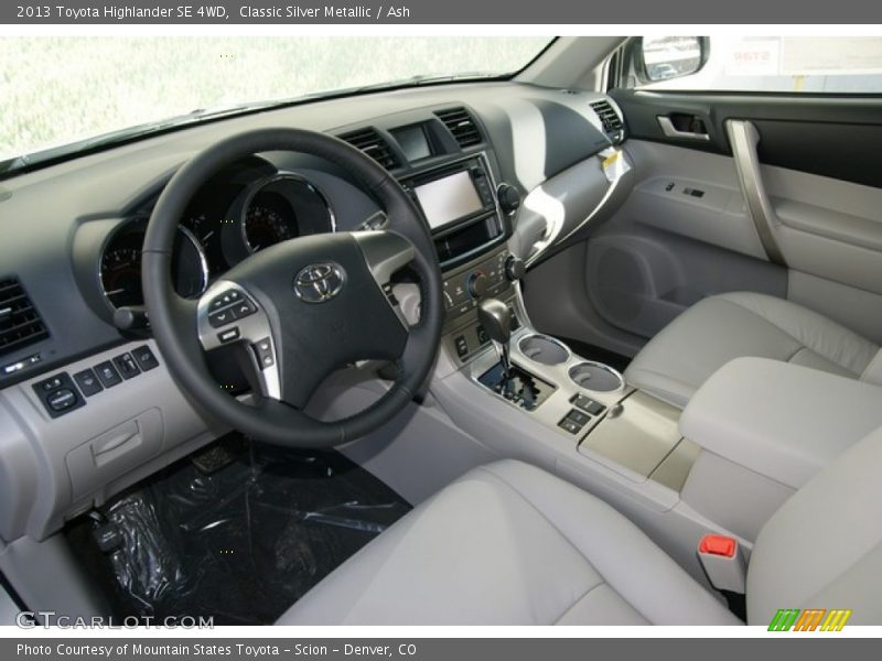 Classic Silver Metallic / Ash 2013 Toyota Highlander SE 4WD
