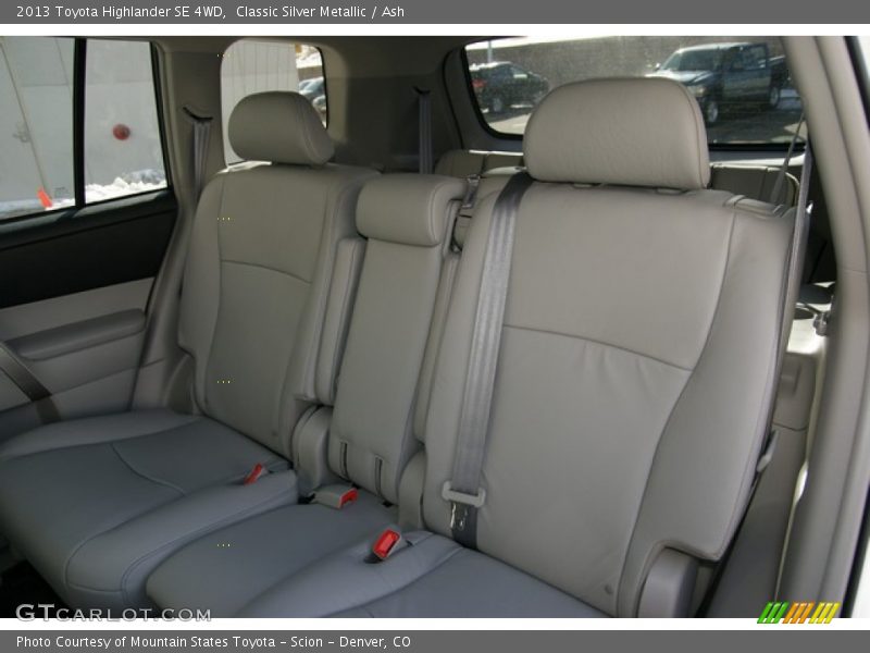 Classic Silver Metallic / Ash 2013 Toyota Highlander SE 4WD