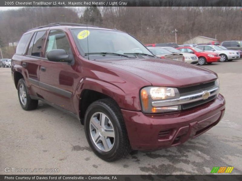 Front 3/4 View of 2005 TrailBlazer LS 4x4