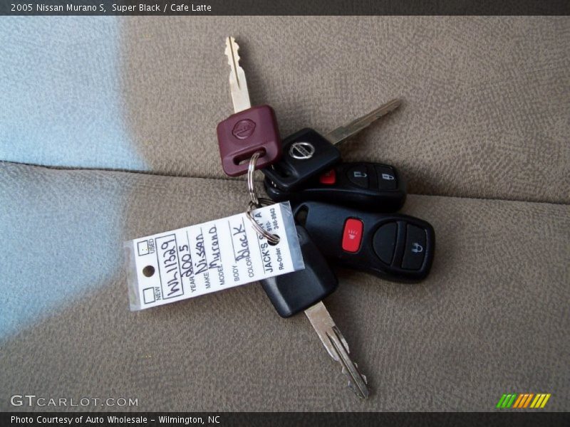 Keys of 2005 Murano S