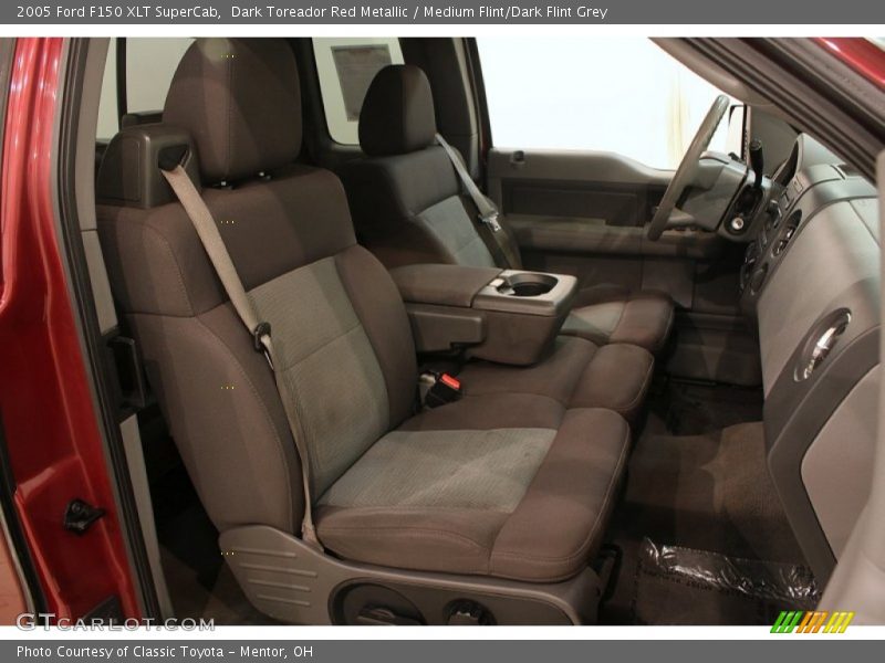 Front Seat of 2005 F150 XLT SuperCab
