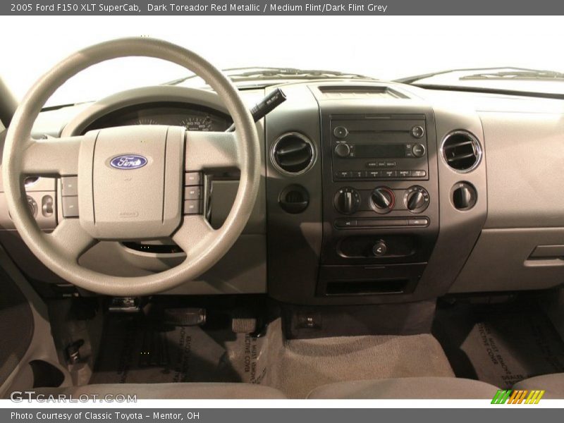 Dashboard of 2005 F150 XLT SuperCab