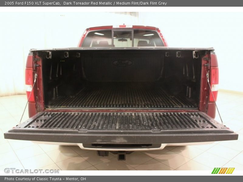 Dark Toreador Red Metallic / Medium Flint/Dark Flint Grey 2005 Ford F150 XLT SuperCab