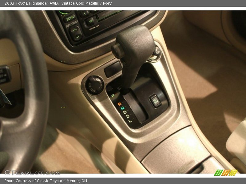 Vintage Gold Metallic / Ivory 2003 Toyota Highlander 4WD