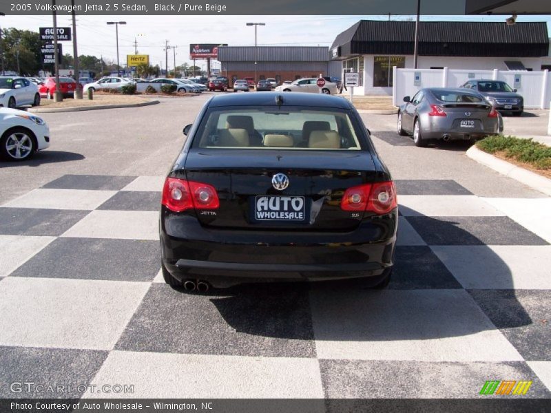 Black / Pure Beige 2005 Volkswagen Jetta 2.5 Sedan