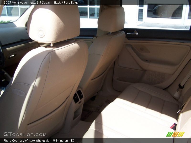 Black / Pure Beige 2005 Volkswagen Jetta 2.5 Sedan