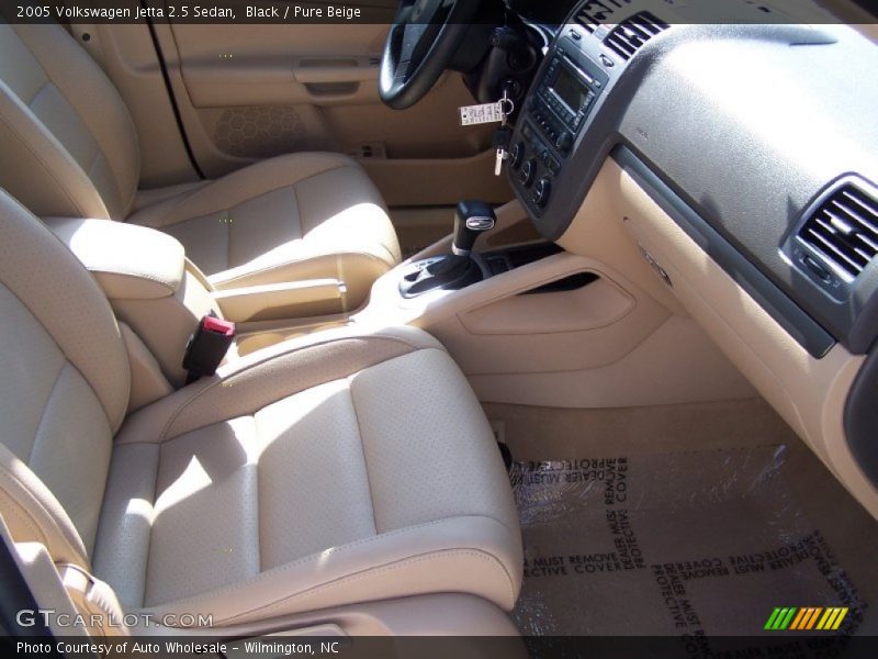 Black / Pure Beige 2005 Volkswagen Jetta 2.5 Sedan