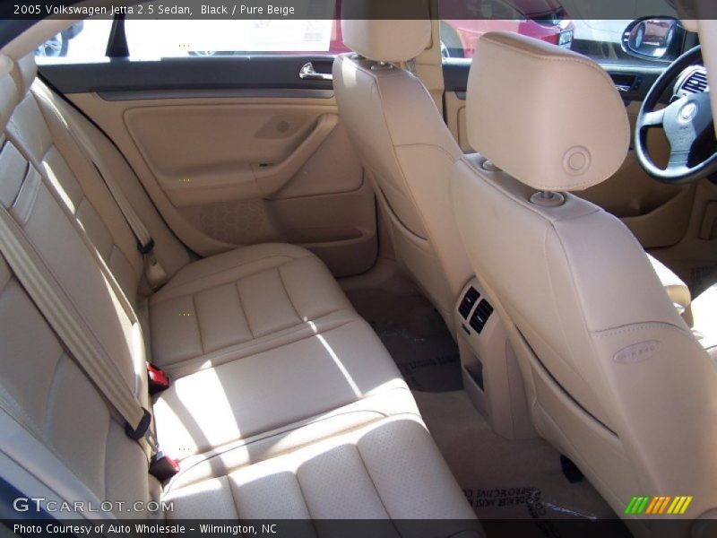 Black / Pure Beige 2005 Volkswagen Jetta 2.5 Sedan