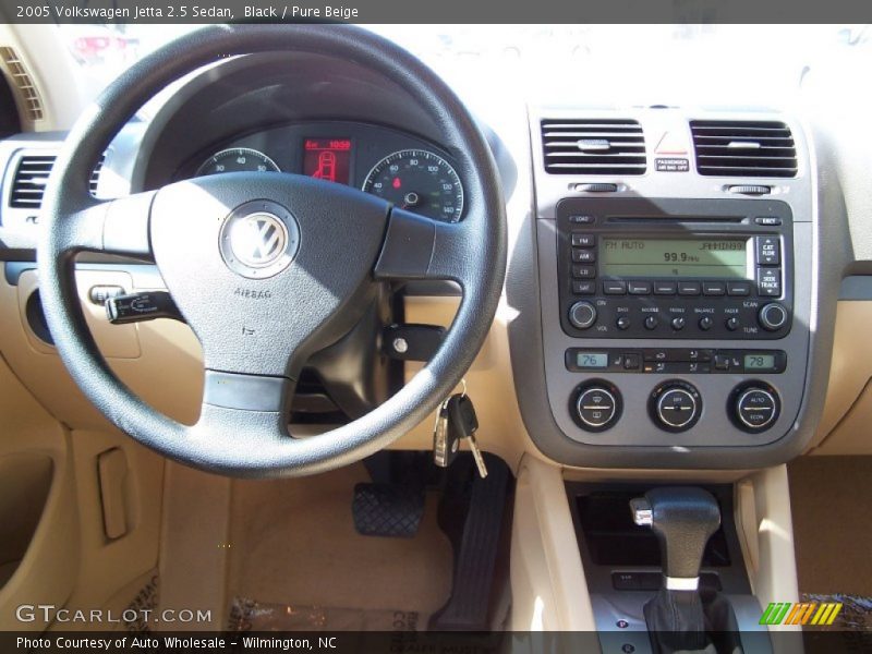 Black / Pure Beige 2005 Volkswagen Jetta 2.5 Sedan