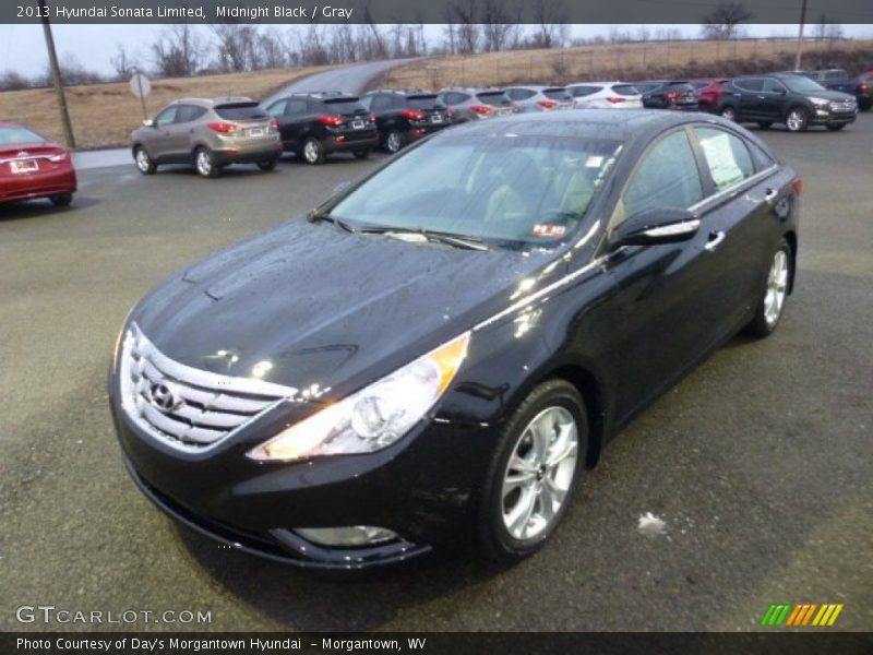 Front 3/4 View of 2013 Sonata Limited